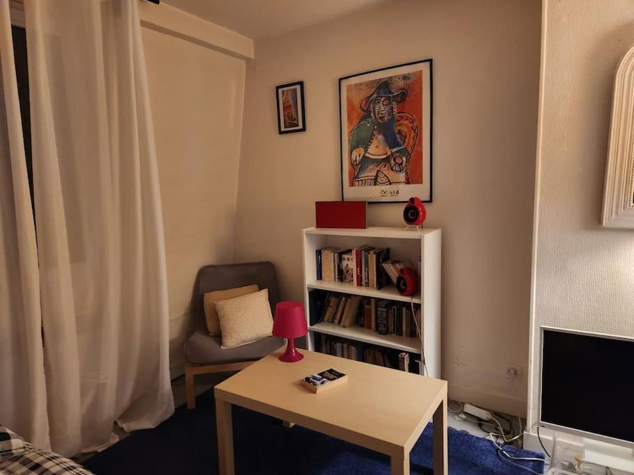 Joli Studio Boheme Sous Les Toits De Paris Apartment ภายนอก รูปภาพ